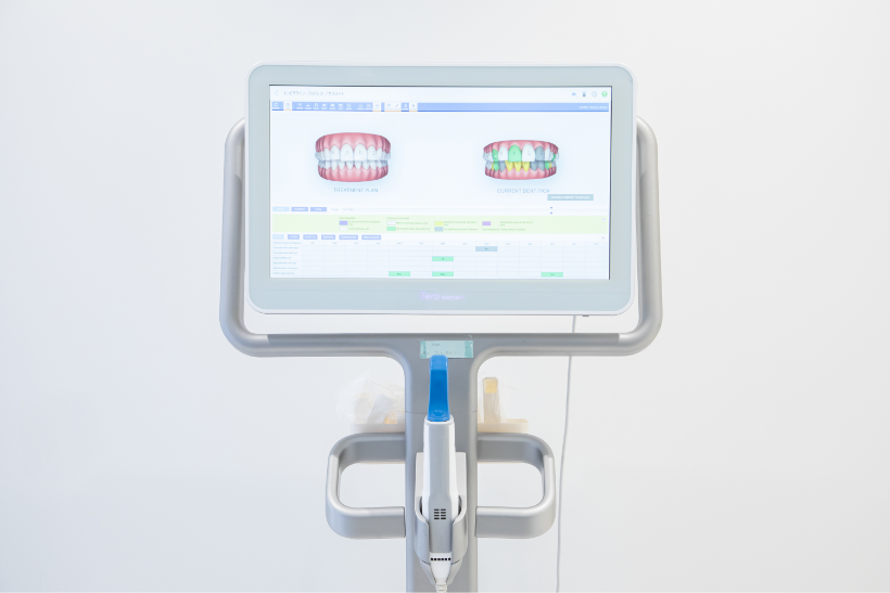 口腔内スキャナーのiTero5Dを導入